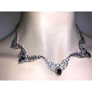 CHLOE + ISABEL crimson lace crystal collar - N051